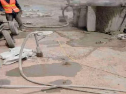 鸡西水泥混凝土路面板底注浆技术 路面脱空注浆整治方案