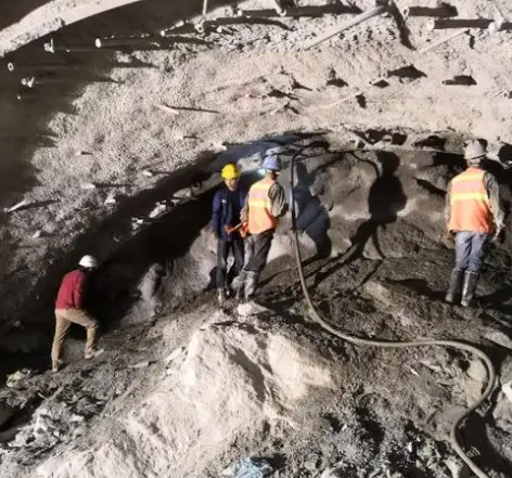鸡西隧道拱顶带模注浆料，微膨胀注浆料的特点及施工工艺